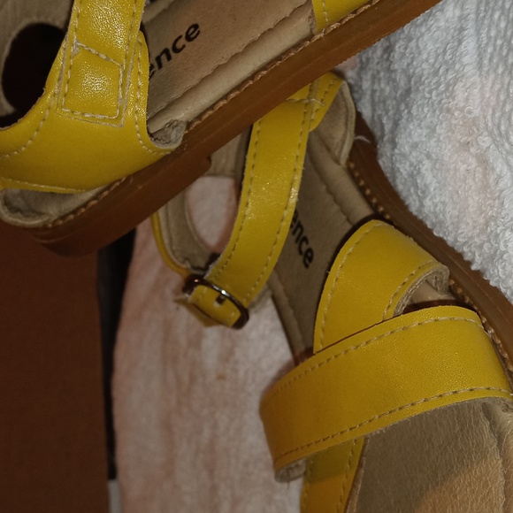 Kiderence Brand Sandals size 9c - Picture 3 of 6